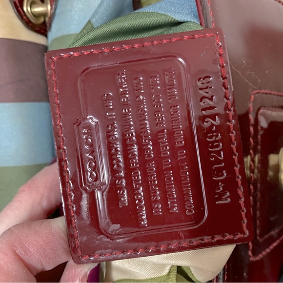 Beautiful burgundy COACH crossbody - Picture 4 of 6